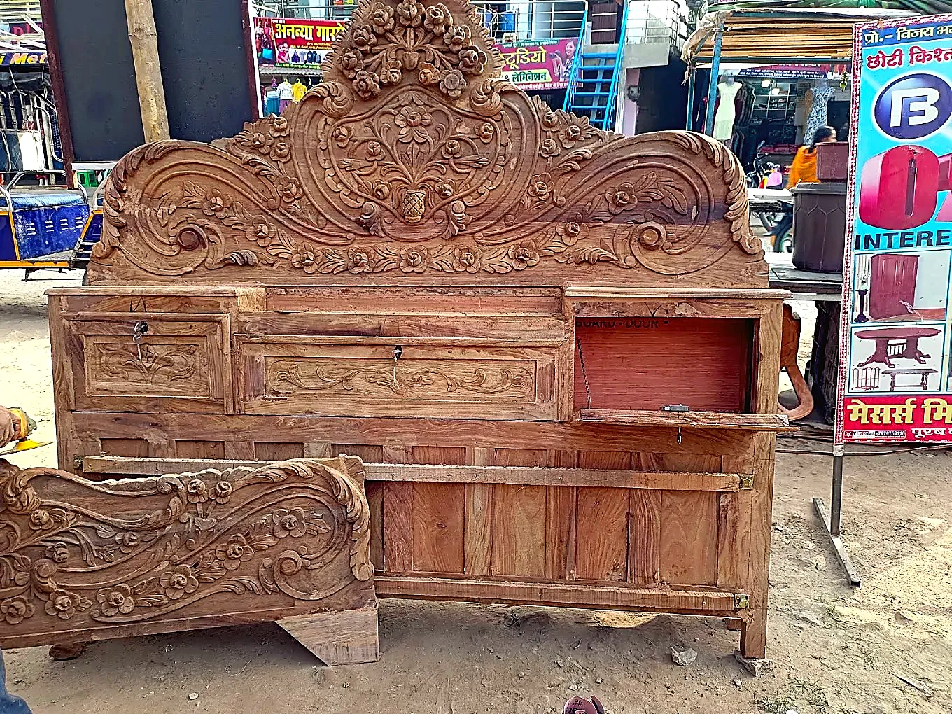 Carved wooden beds in Saharsa, Bihar - Mithila Marketing