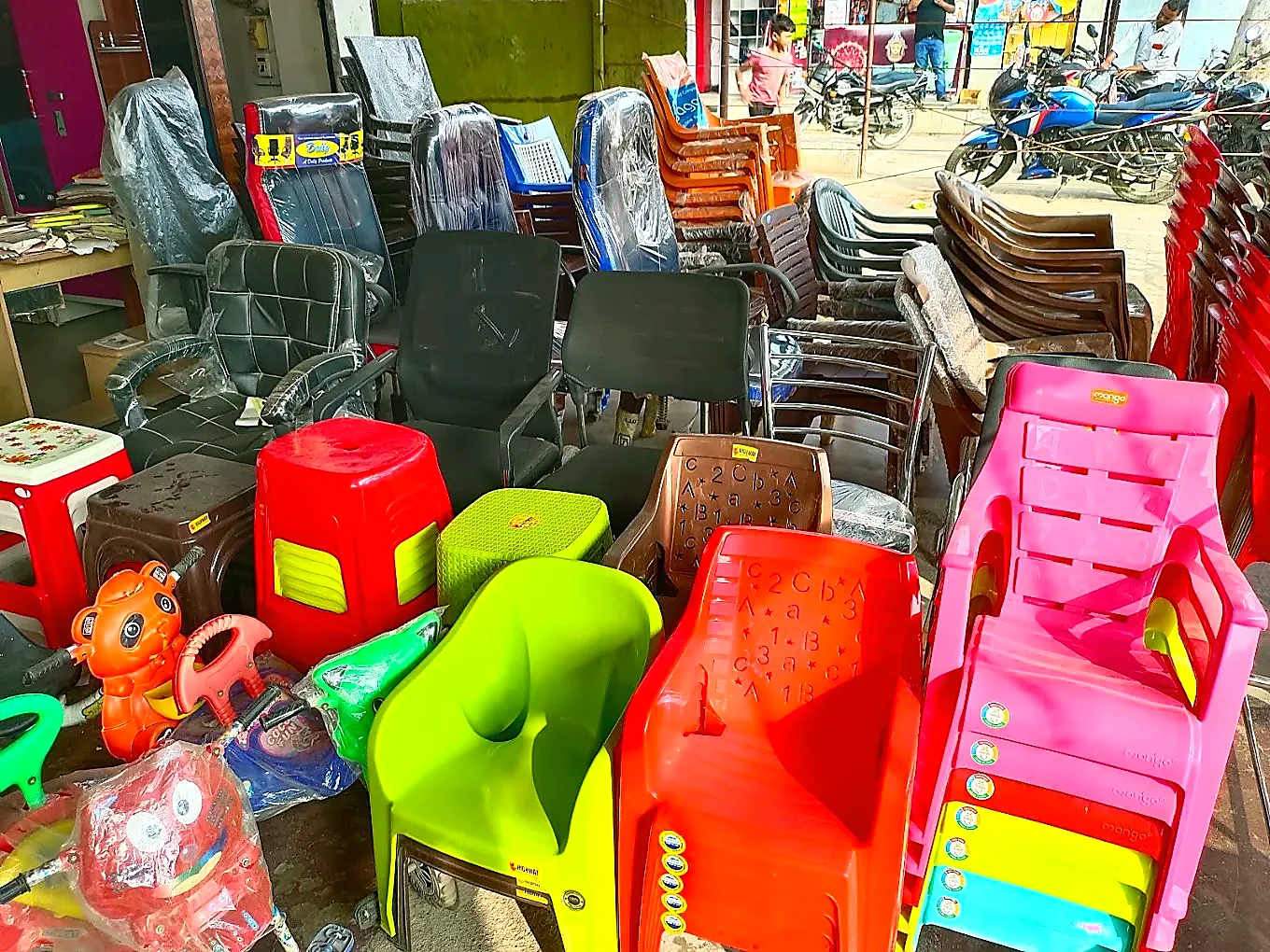 Chairs and office seating in Saharsa, Bihar - Mithila Marketing